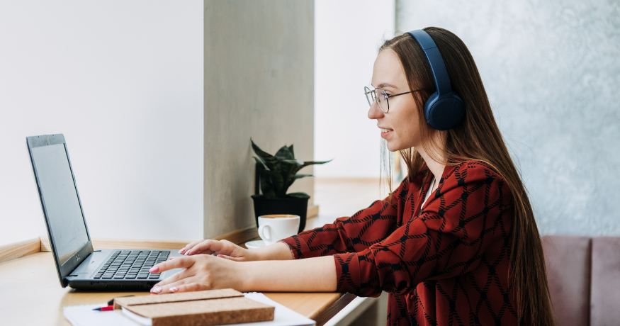 hr_admin_services_0019_Layer 3 woman viewing hr compliance checklist with team in background